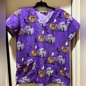 Like new scrub top! Wonderful for Halloween!